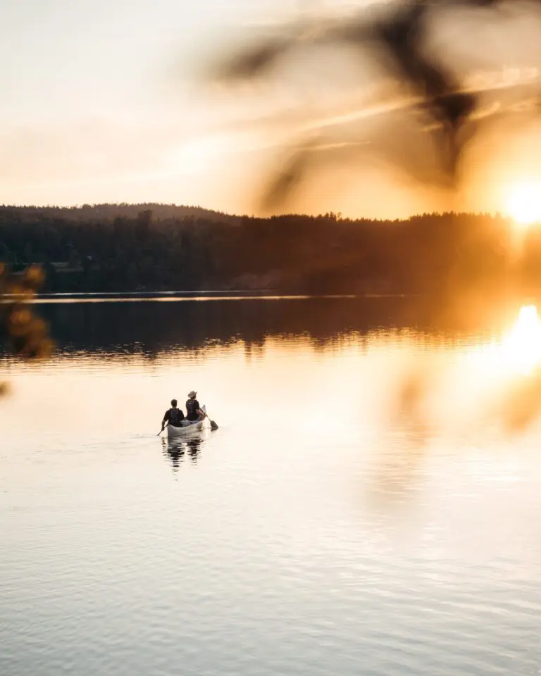 Kanufahren bei Sonnenuntergang