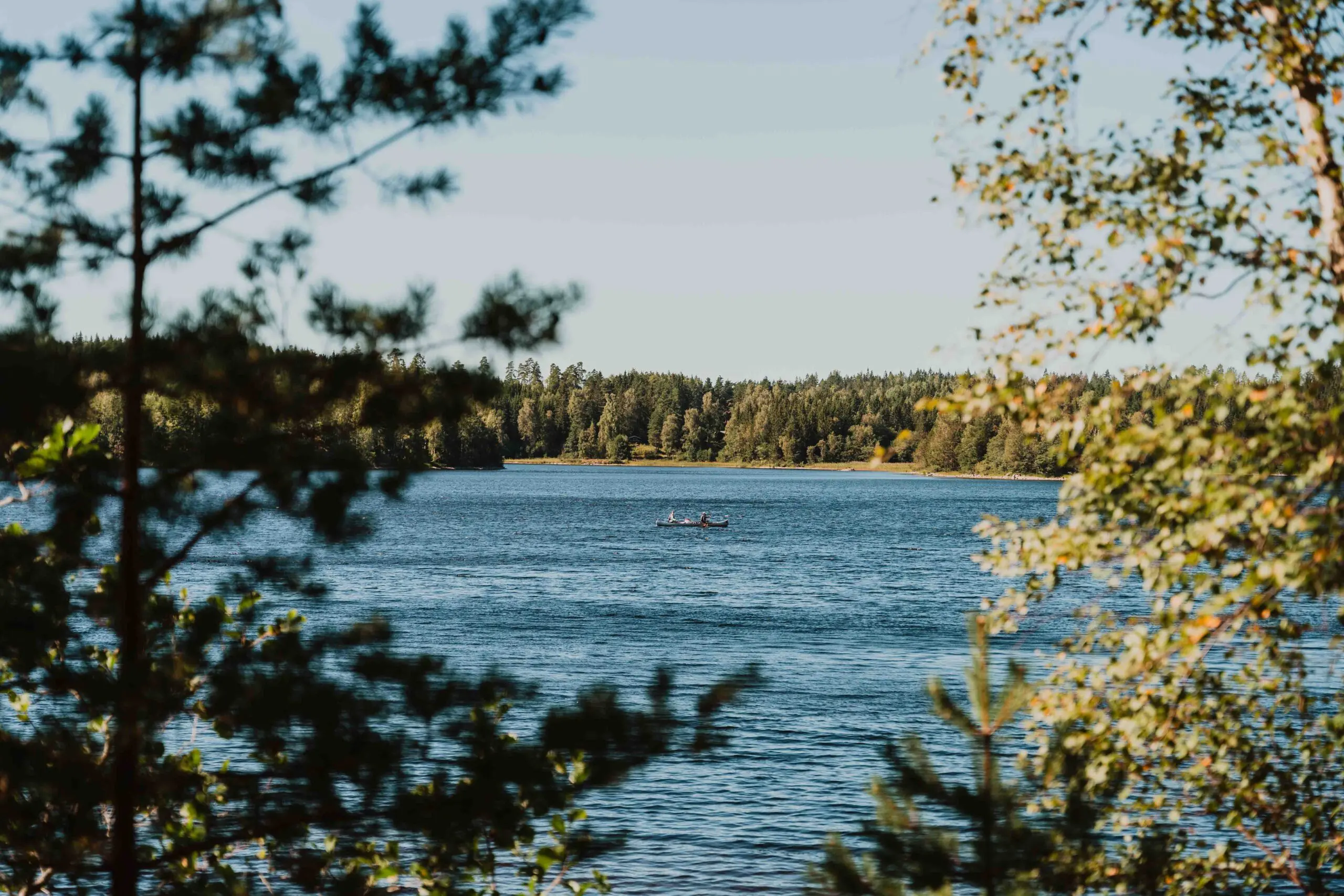 Kanu auf dem Wasser in Schweden