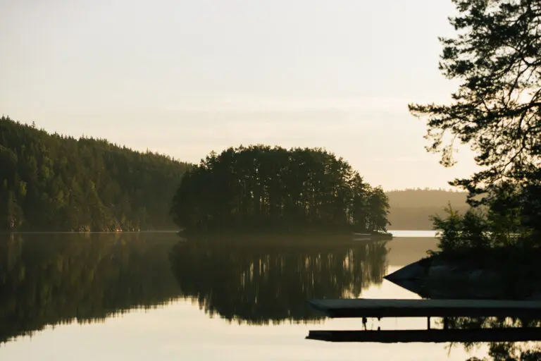 Ein Blick auf einen See in Schweden