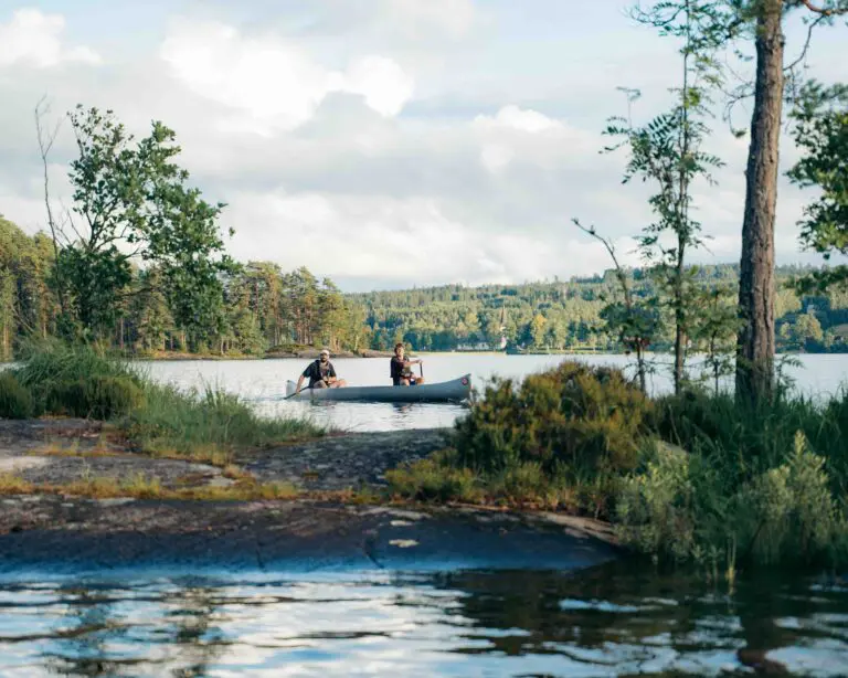 Zwei Freunde machen The Canoe Trip