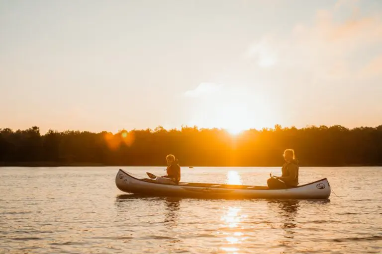 Sonnenuntergang Kanu fahren