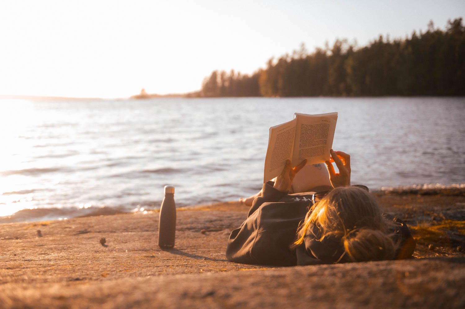 Lesen am Strand.