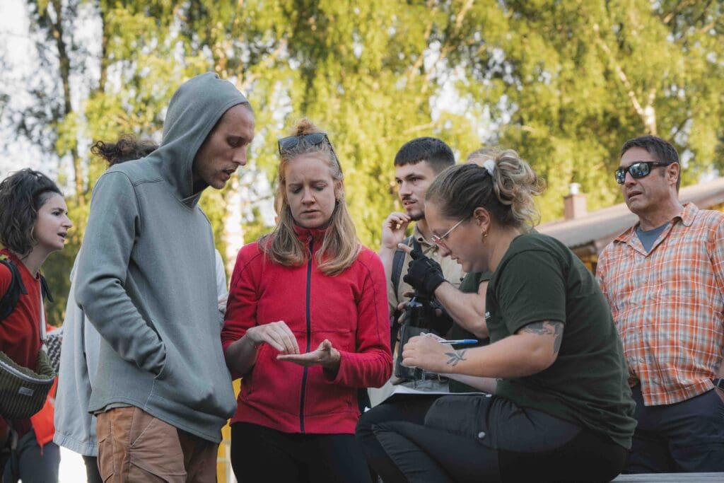 Der Ranger gibt eine Erklärung ab.
